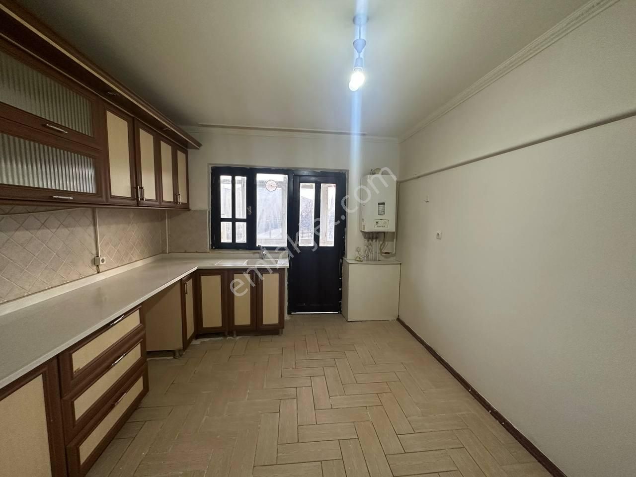 Alacaatlı Cad. 170 M², 4+1, 3 Balkonlu, Kiralık 1.kat (ara Kat) - Görsel 11