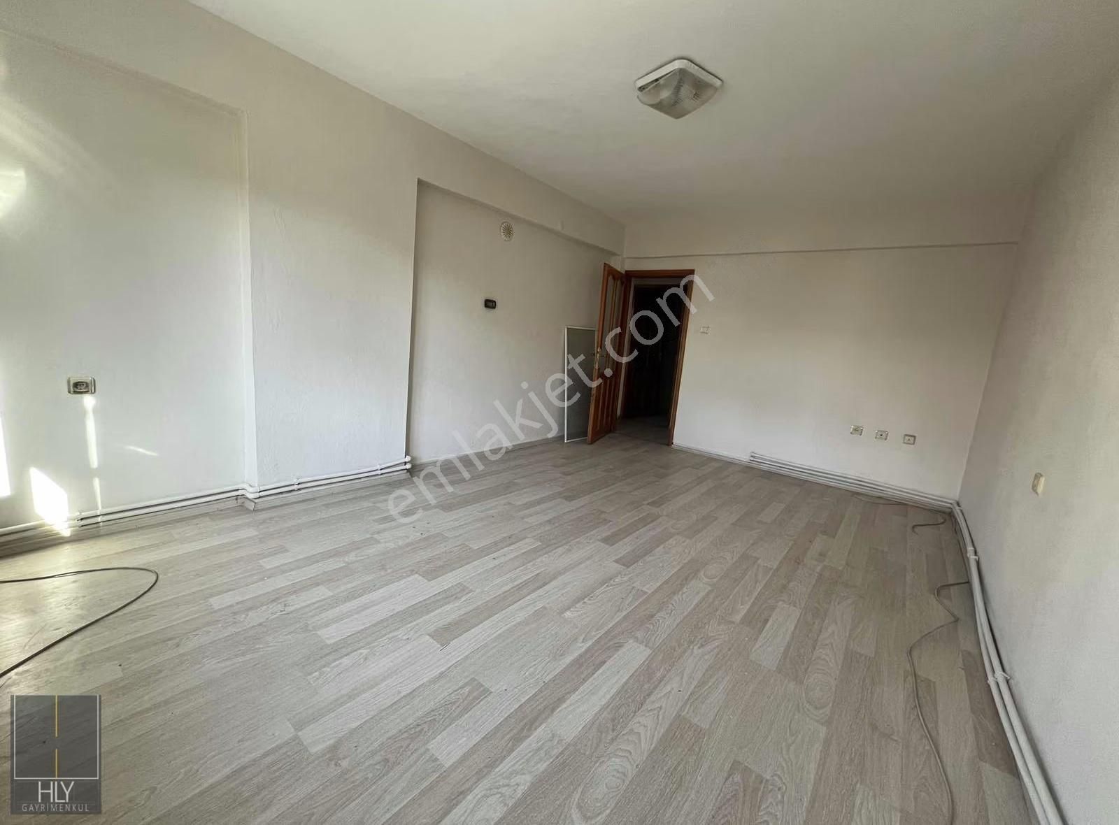 Hly Gayrimenkulden Sütlüce Mahallesinde Kiralık 2+1 Daire - Görsel 6