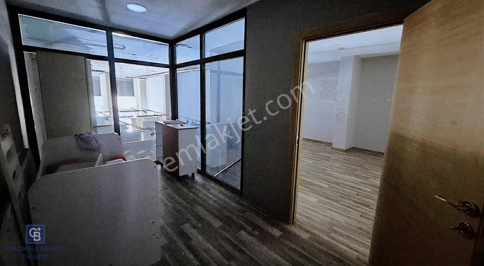 Ata Bulvarında Kullanışlı Kiralık Dükkan - Görsel 25