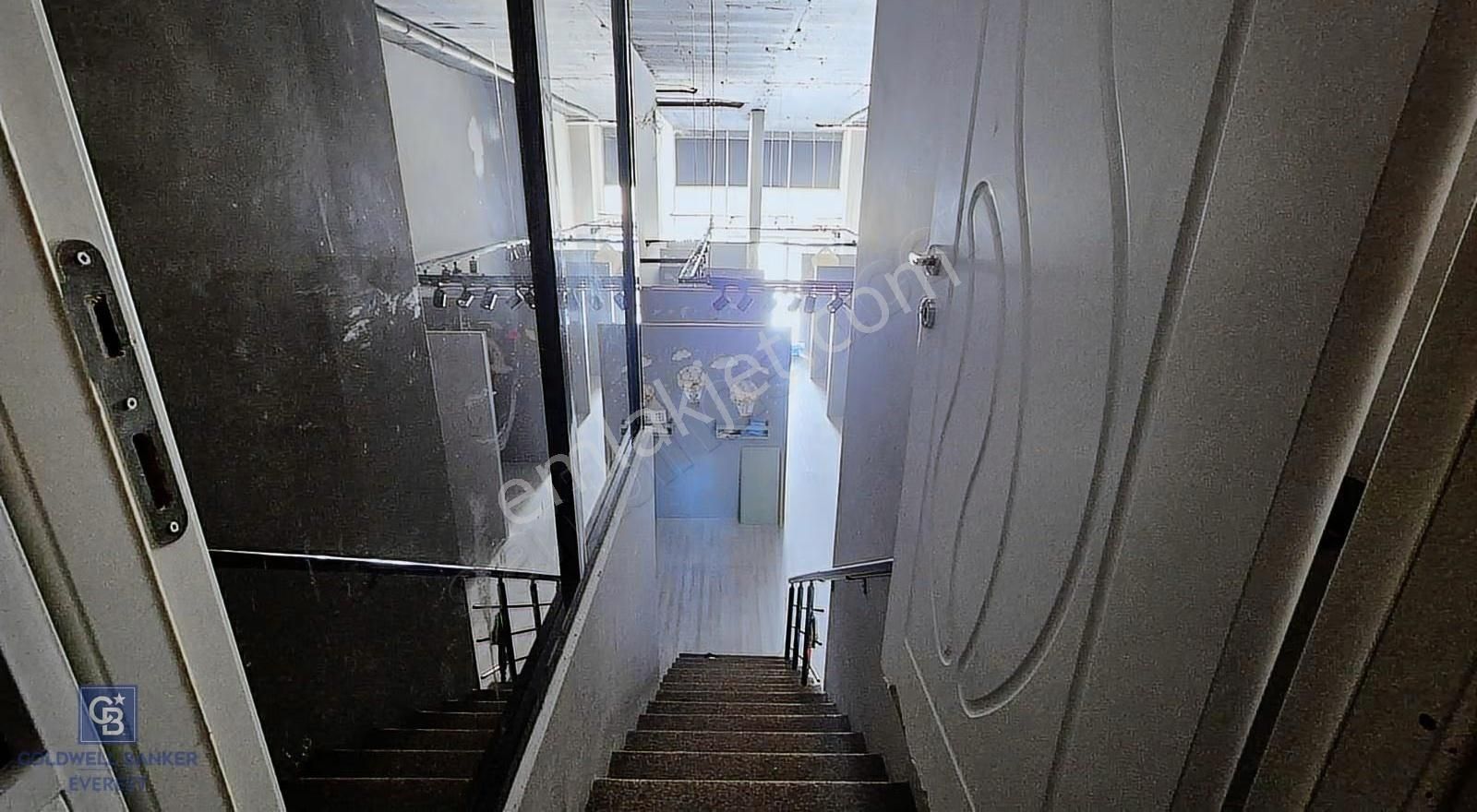 Ata Bulvarında Kullanışlı Kiralık Dükkan - Görsel 9