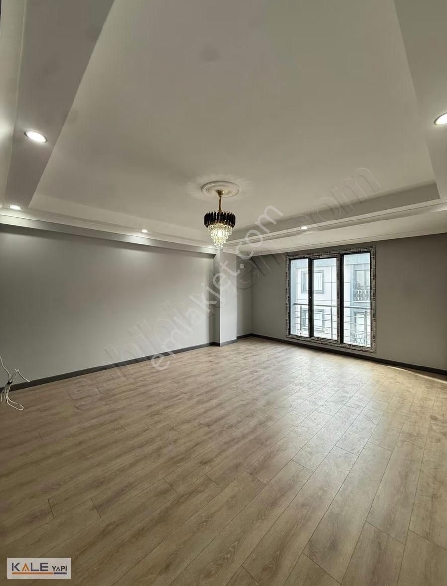 Metrobüse Yakın Sıfır Lüks Arakat Daire