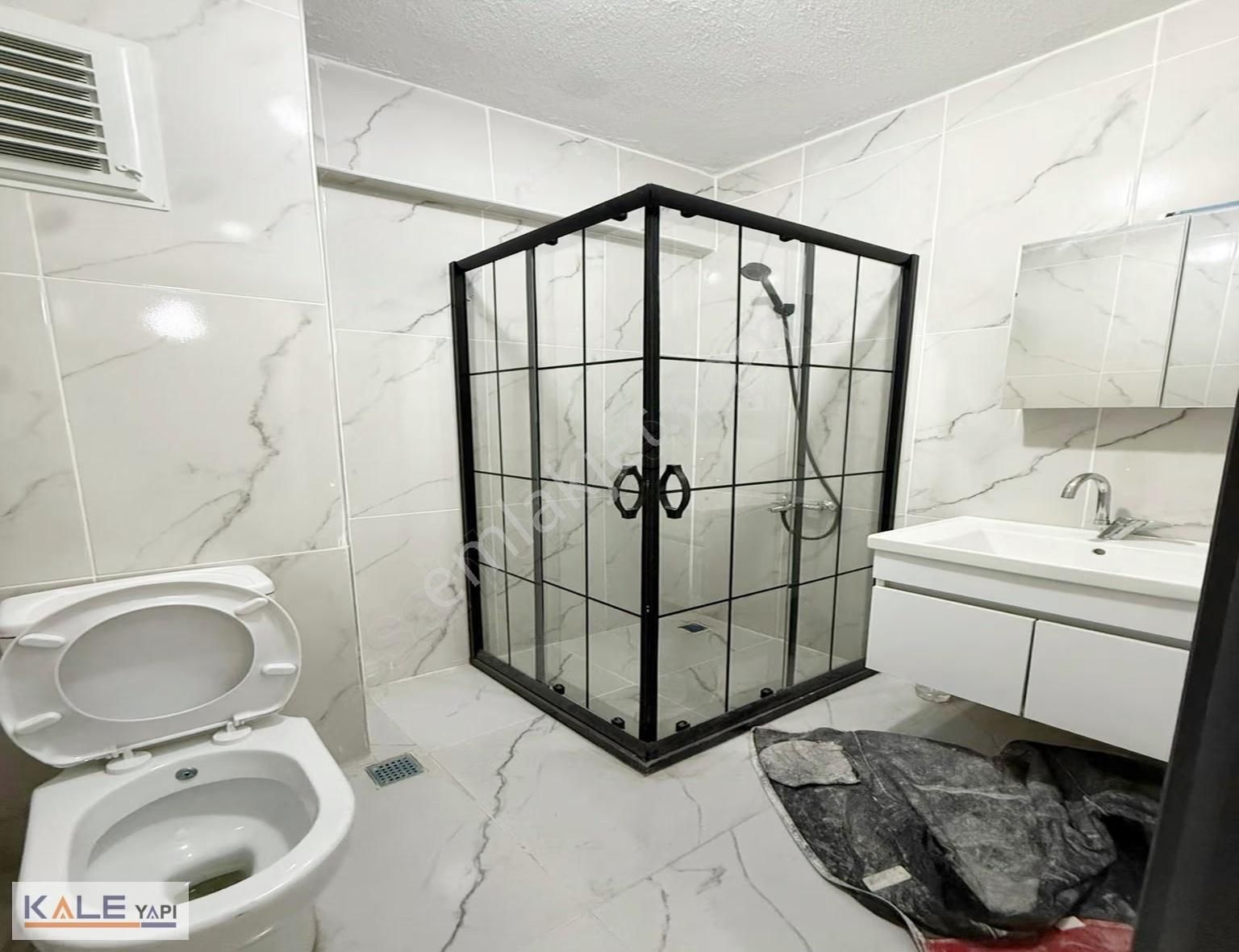 Bahçeşehir Lokasyonunda Tek Daire Üzeri Yüksek Giriş 2+1 - Görsel 2