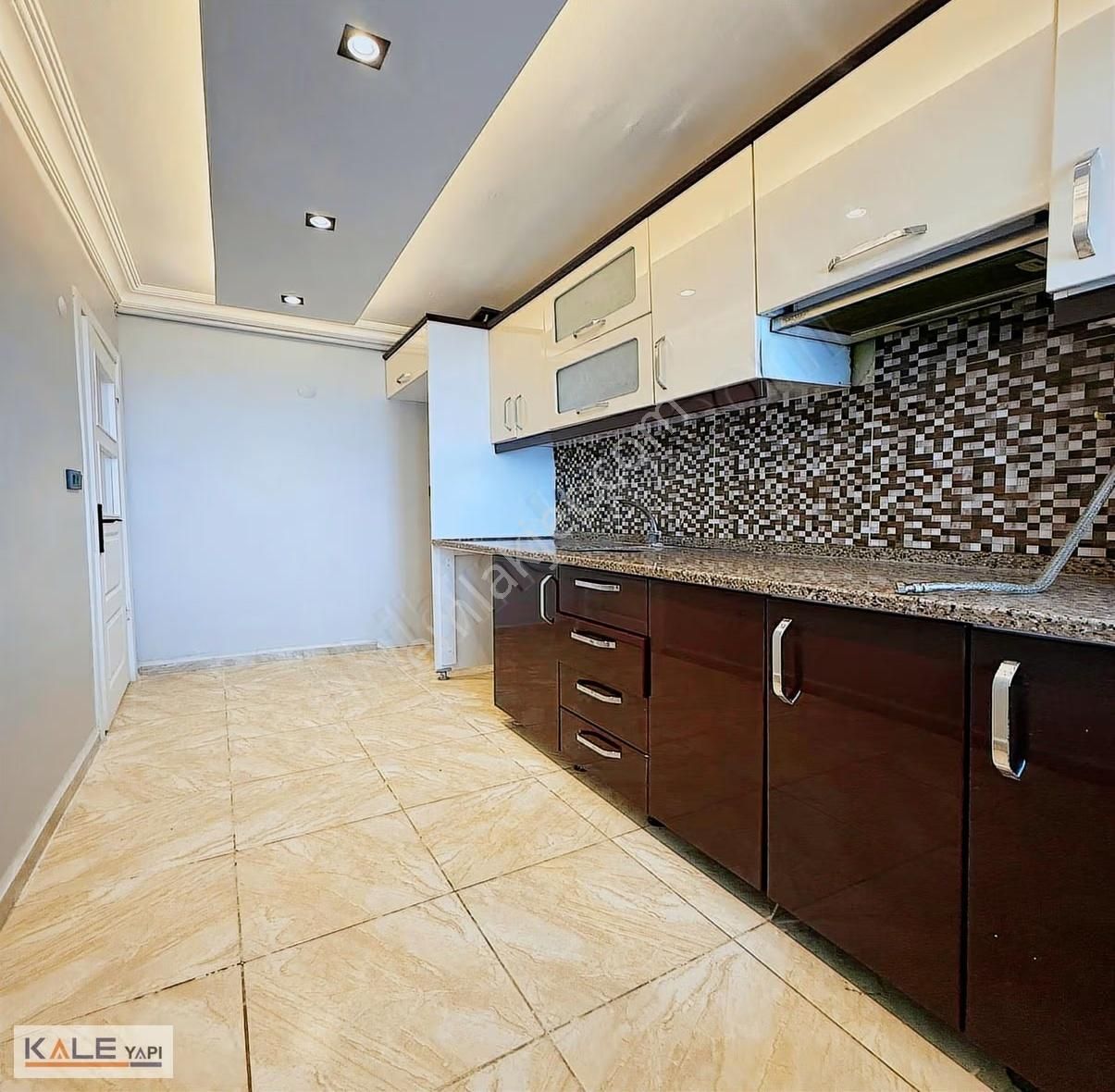 Bahçeşehire Komşu Tek Daire Üzeri Satılık 2+1 - Görsel 5