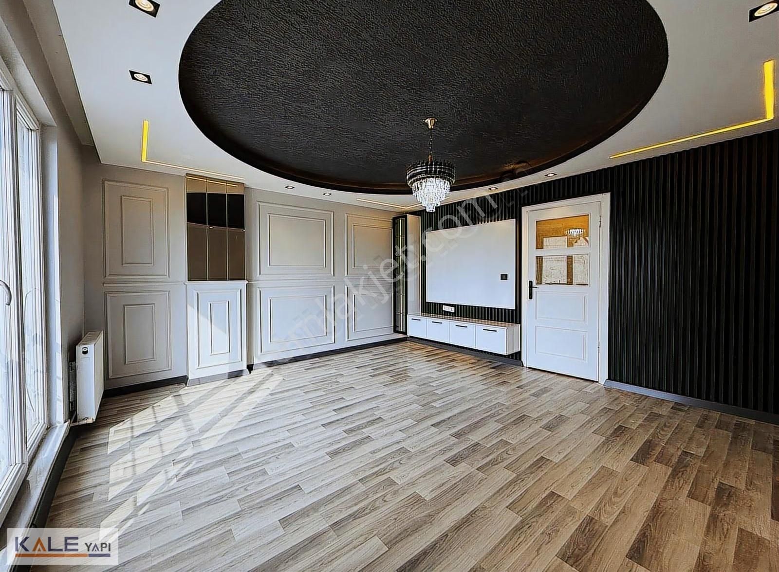 Bahçeşehire Komşu Tek Daire Üzeri Satılık 2+1 - Görsel 2