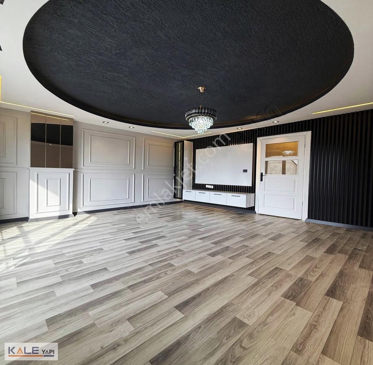 Bahçeşehire Komşu Tek Daire Üzeri Satılık 2+1