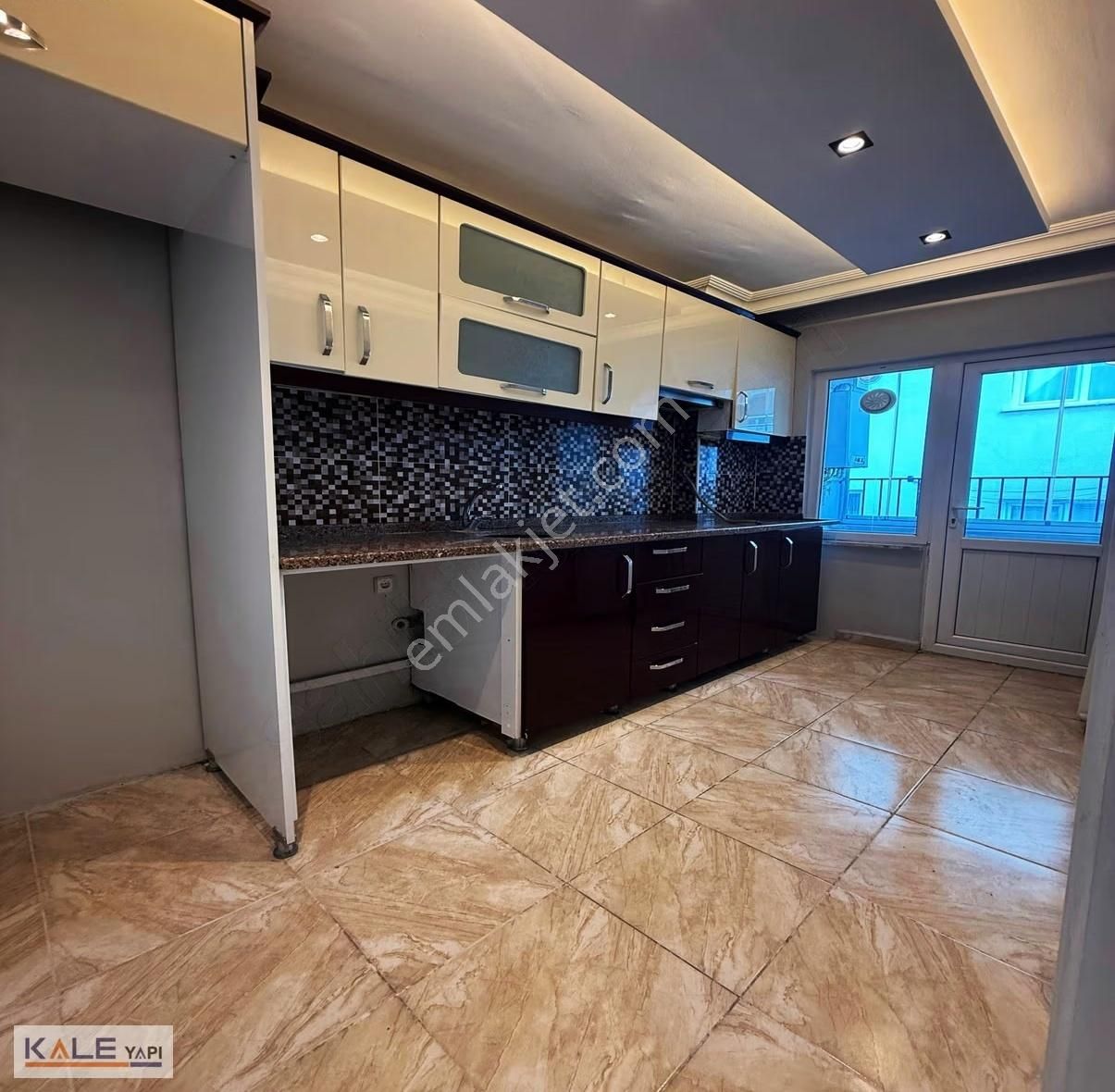 Bahçeşehire Komşu Tek Daire Üzeri Satılık 2+1 - Görsel 17