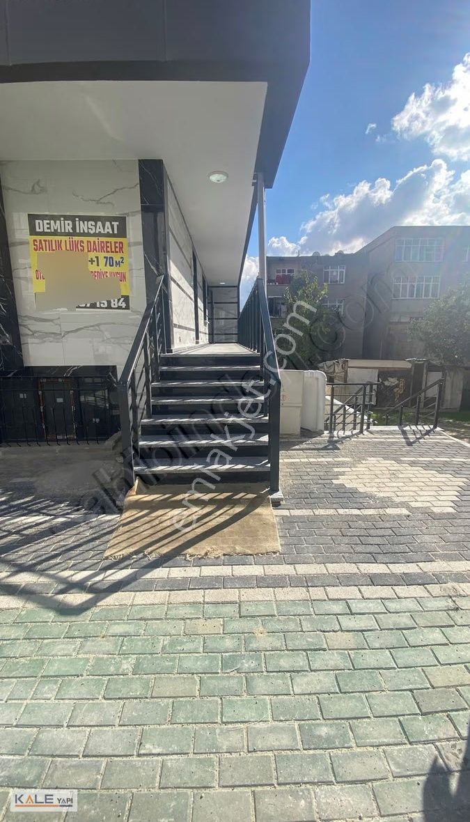 Avcılarda Göl Manzaralı Lüks Daireler - Görsel 15