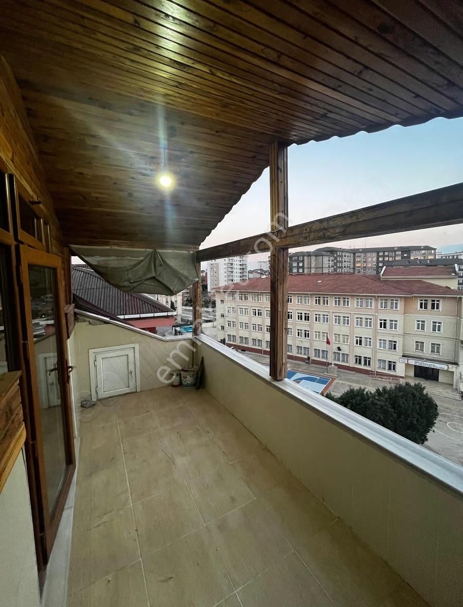 Pendik Esenler'de Ahşap Detaylı Şık Çatı Katı 2+1 Kiralık Daire - Görsel 8
