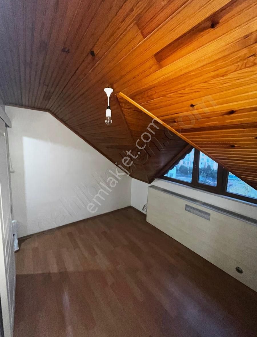 Pendik Esenler'de Ahşap Detaylı Şık Çatı Katı 2+1 Kiralık Daire - Görsel 13