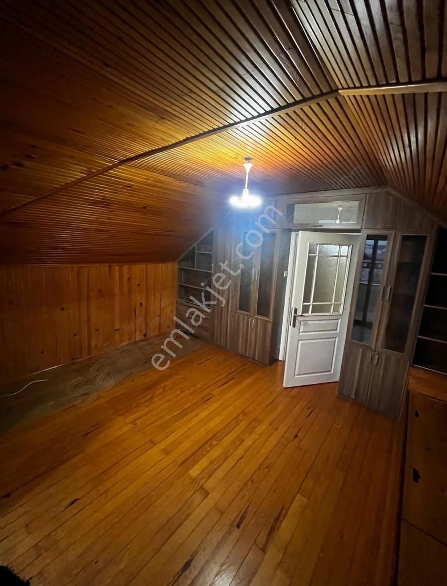 Pendik Esenler'de Ahşap Detaylı Şık Çatı Katı 2+1 Kiralık Daire - Görsel 10