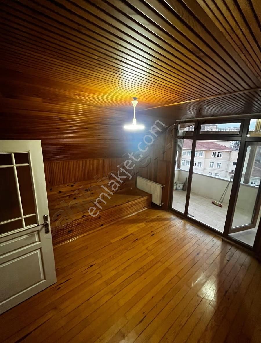 Pendik Esenler'de Ahşap Detaylı Şık Çatı Katı 2+1 Kiralık Daire - Görsel 15