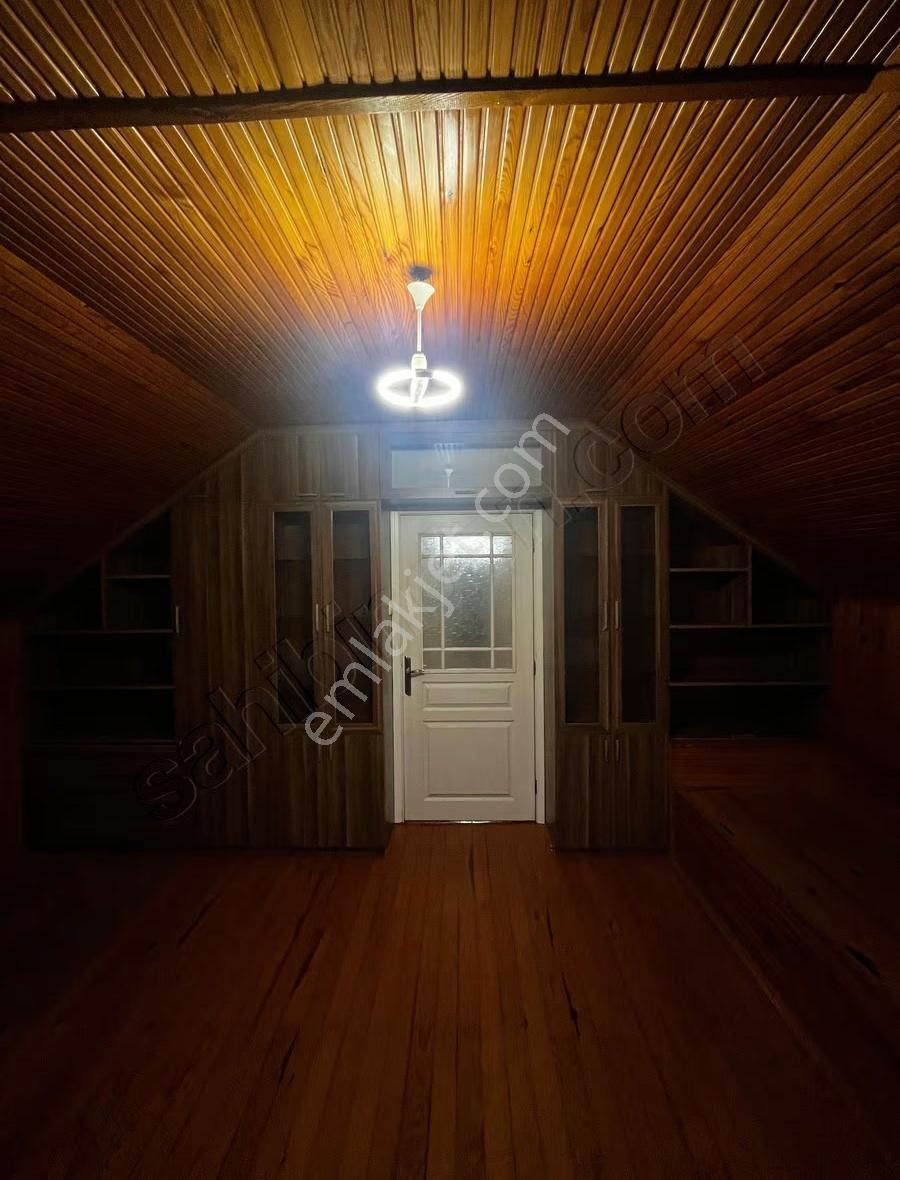 Pendik Esenler'de Ahşap Detaylı Şık Çatı Katı 2+1 Kiralık Daire - Görsel 11