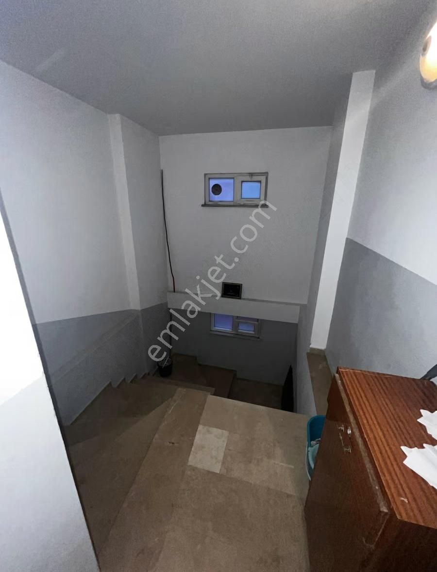 Pendik Esenler'de Ahşap Detaylı Şık Çatı Katı 2+1 Kiralık Daire - Görsel 4