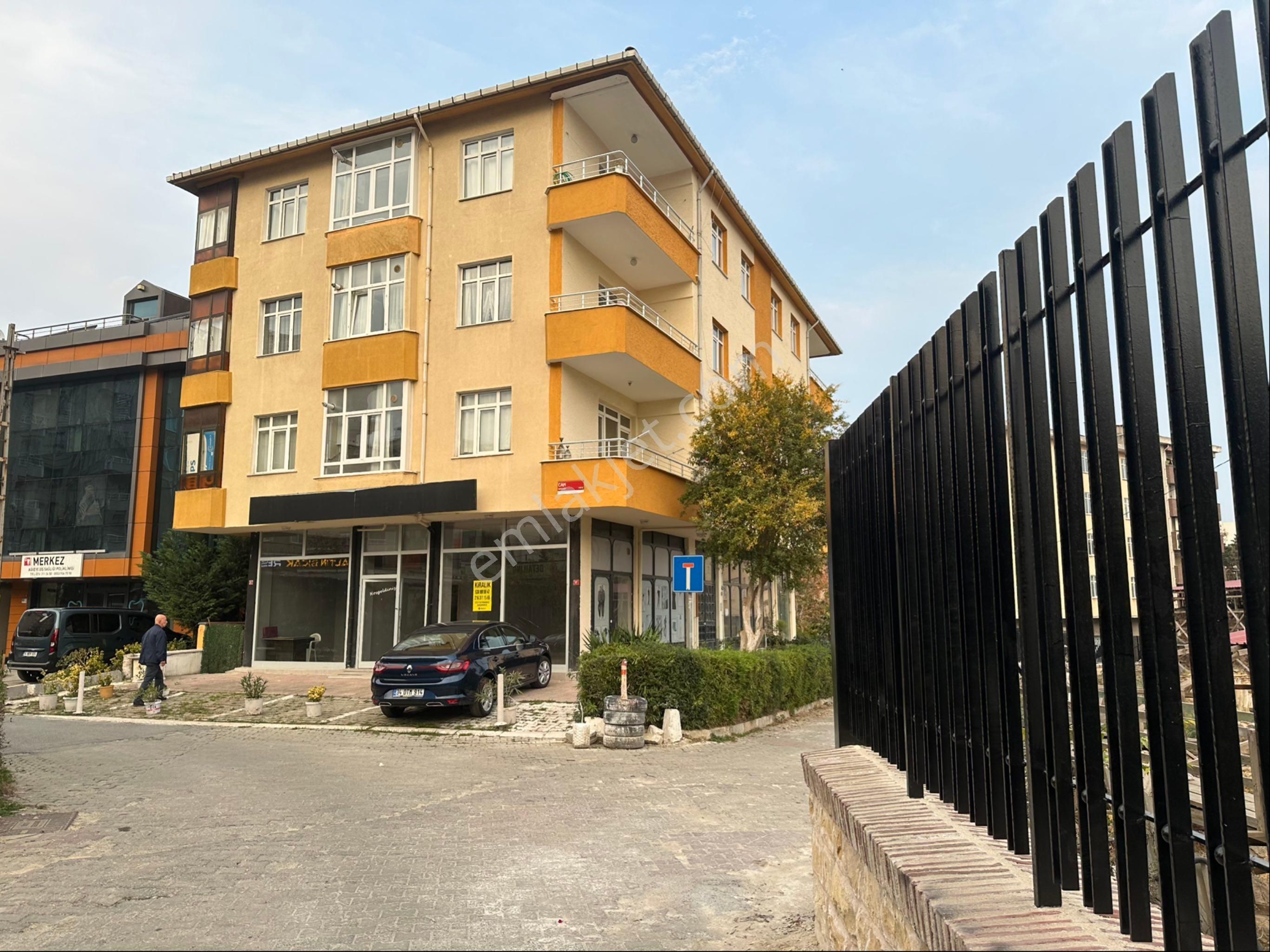 Samandıra Merkezde 150 M2 Kiralık Dükkan