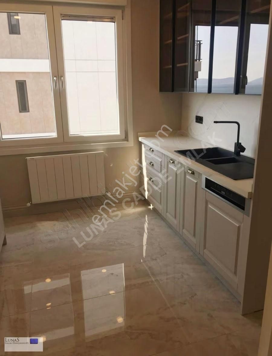 Lunas'dan Fb Sahil'de Deniz Manzaralı Balkonlu 3+1 105 M2 Net - Görsel 8