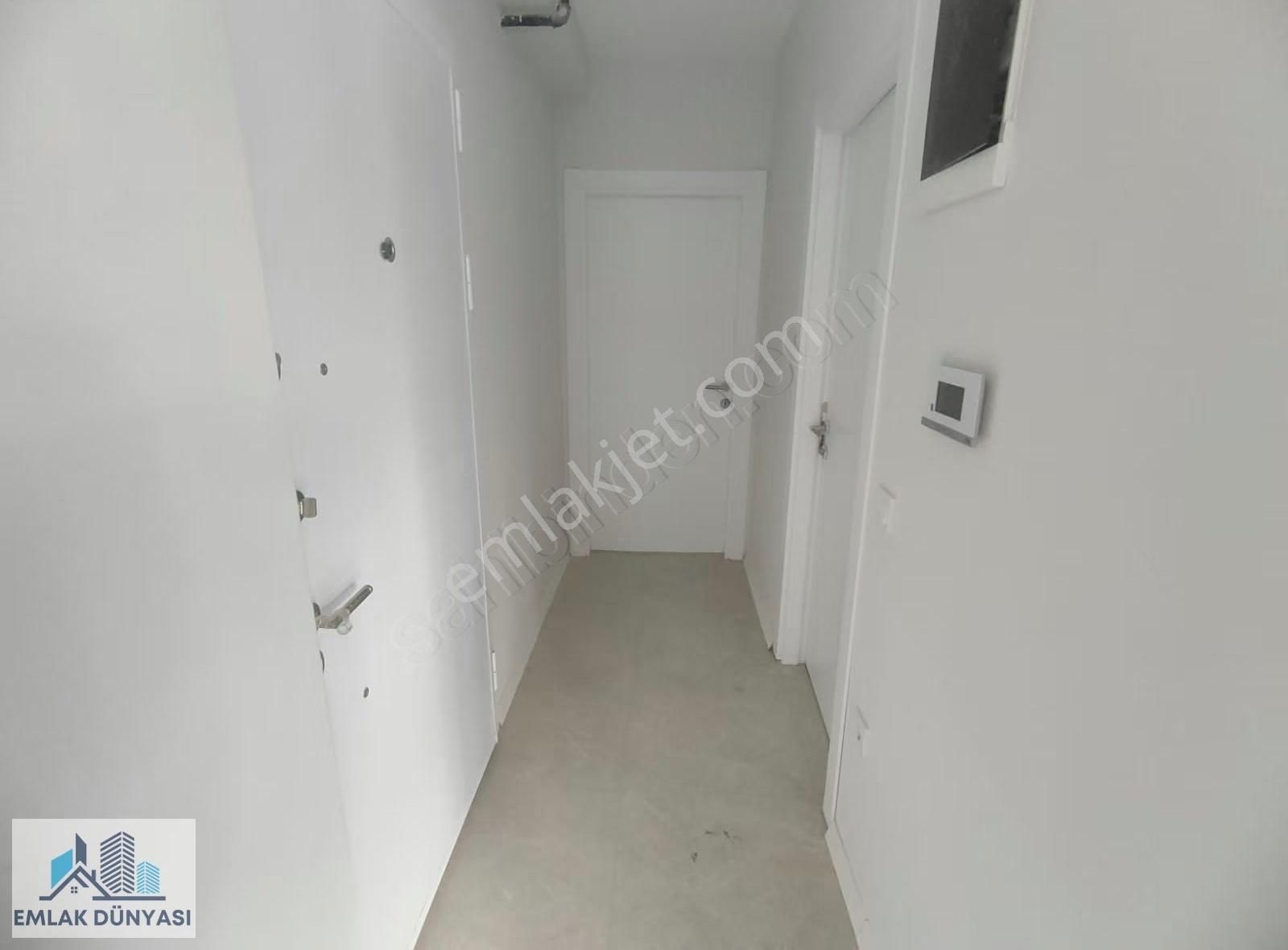 Emlak Dünyasından Altıntepede Satılık 1+1 Bahçe Kullanımlı