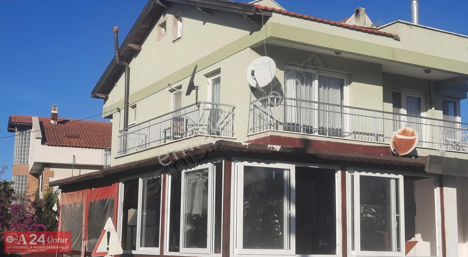 Urla Kalabak'ta Satılık İki Daireli Ve Bir Dükkanlı 276m2 Arsada - Görsel 4