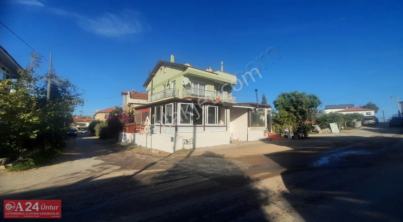 Urla Kalabak'ta Satılık İki Daireli Ve Bir Dükkanlı 276m2 Arsada - Görsel 8