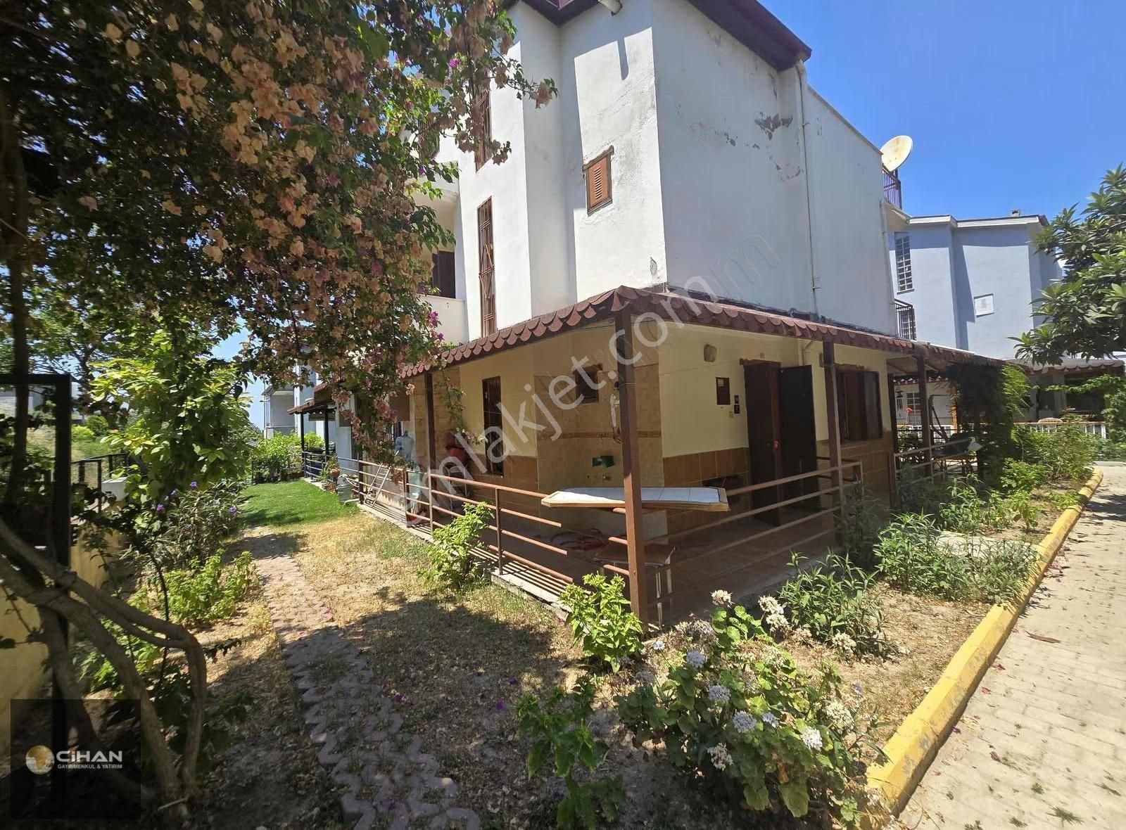 Kuşadası Kadınlar Denizi Nde Plaja 200 Metre Satılık Villa