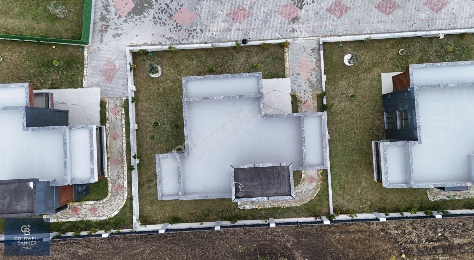 Silivri Ortaköyde Havuzlu Sitede Sıfır, İskanlı 4+1 Villa - Görsel 34