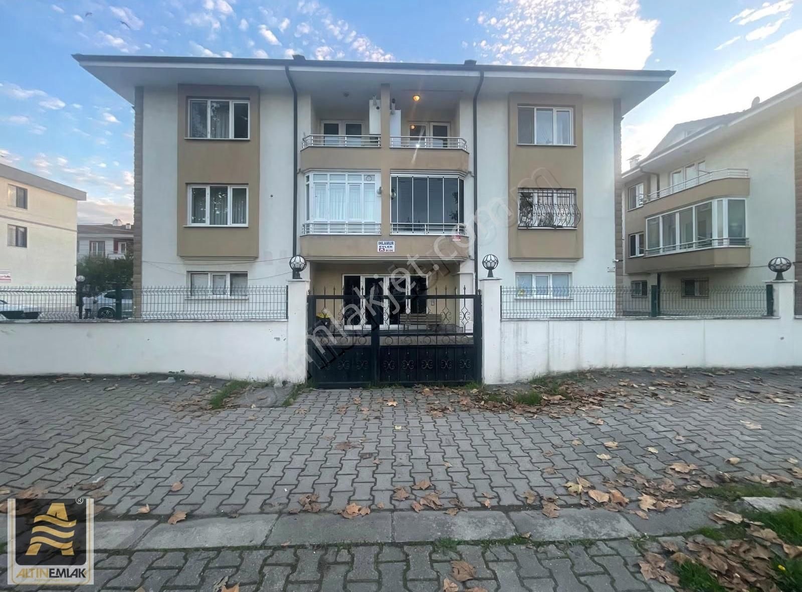 Erenler Mah.ihlamur Evler Sit.satılık Daire 3+1 Çatı Dübleks