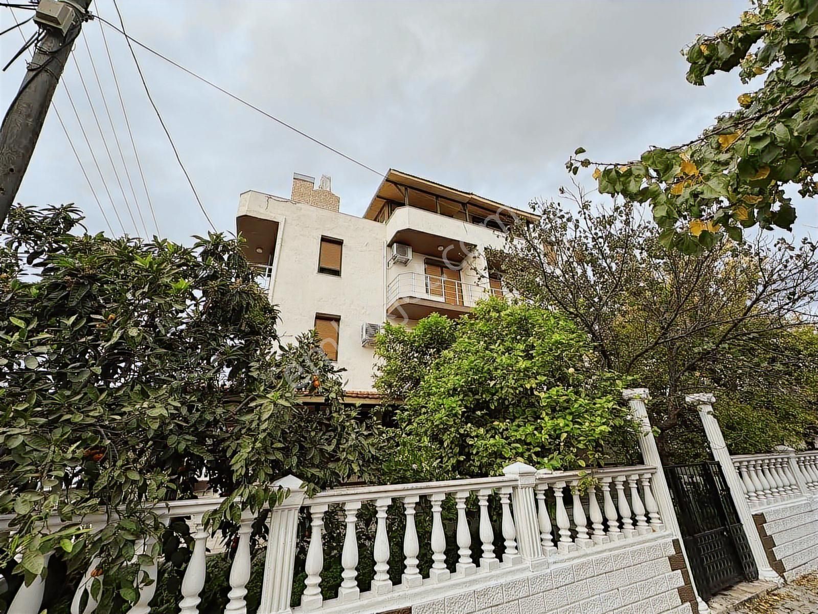 Seferihisar Ürkmez De Satılık 2+1 Zemin Kat Daire