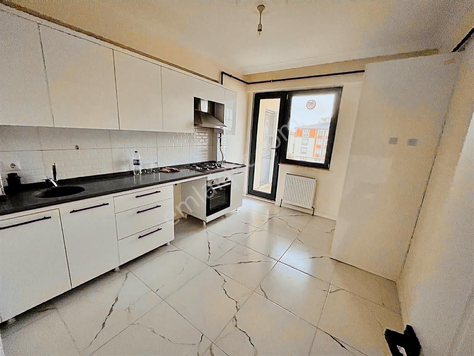 Satılık Çok Geniş 2+1 Daire Çok Güzel Konumda - Görsel 18