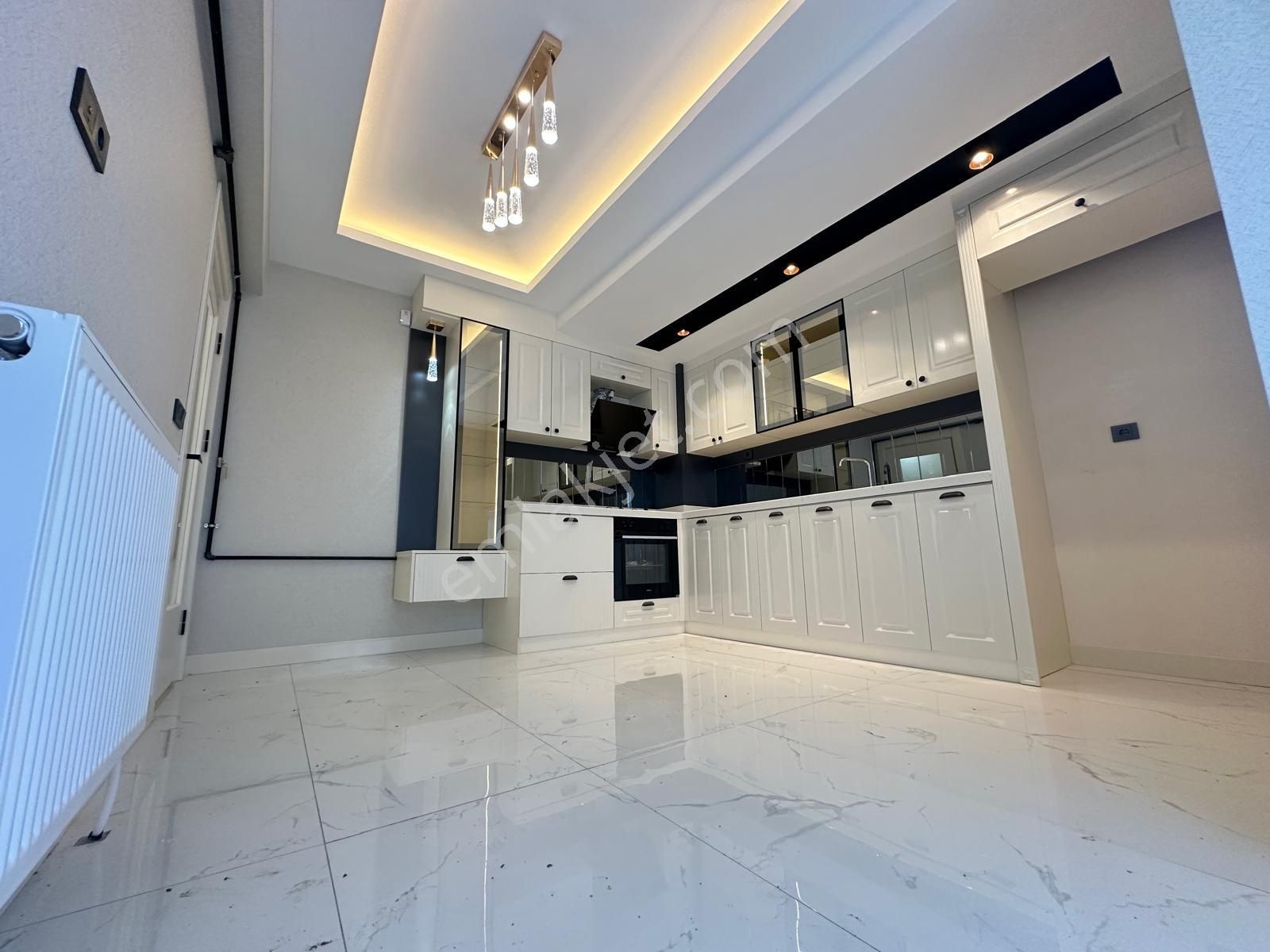 29 Ekim Mh.de 3+1 Ara Katta Lüx Yapılı Satılık Daire