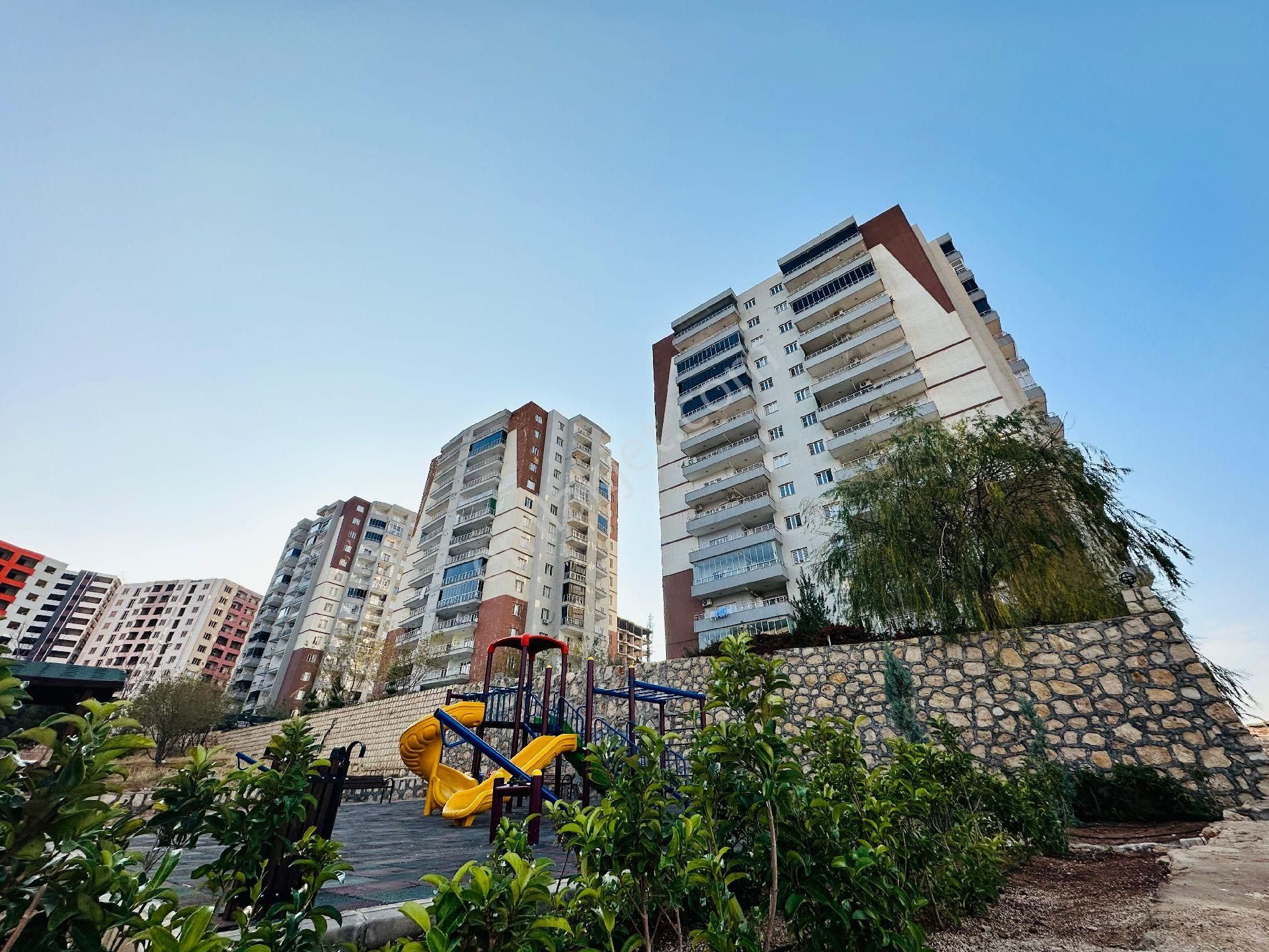 Dinç Emlaktan Satılık 3+1 Site İçinde