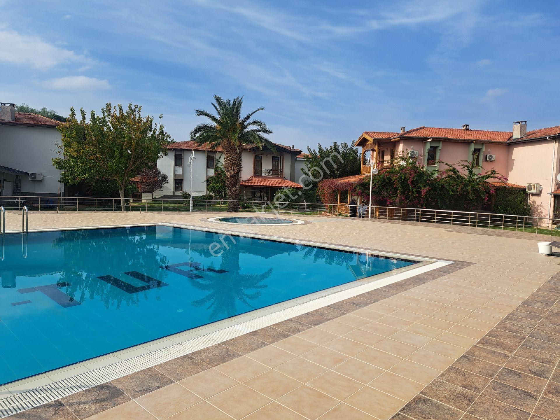 Seferihisar Ürkmez De 3+1 Havuzlu Site İçerisinde Satılık Villa - Görsel 33