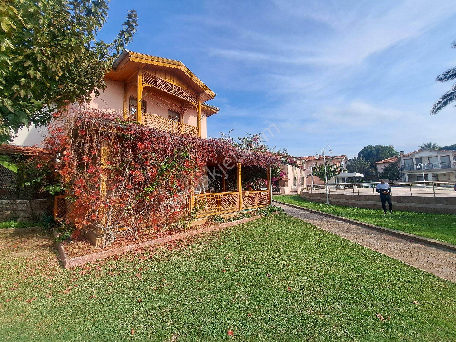 Seferihisar Ürkmez De 3+1 Havuzlu Site İçerisinde Satılık Villa - Görsel 3