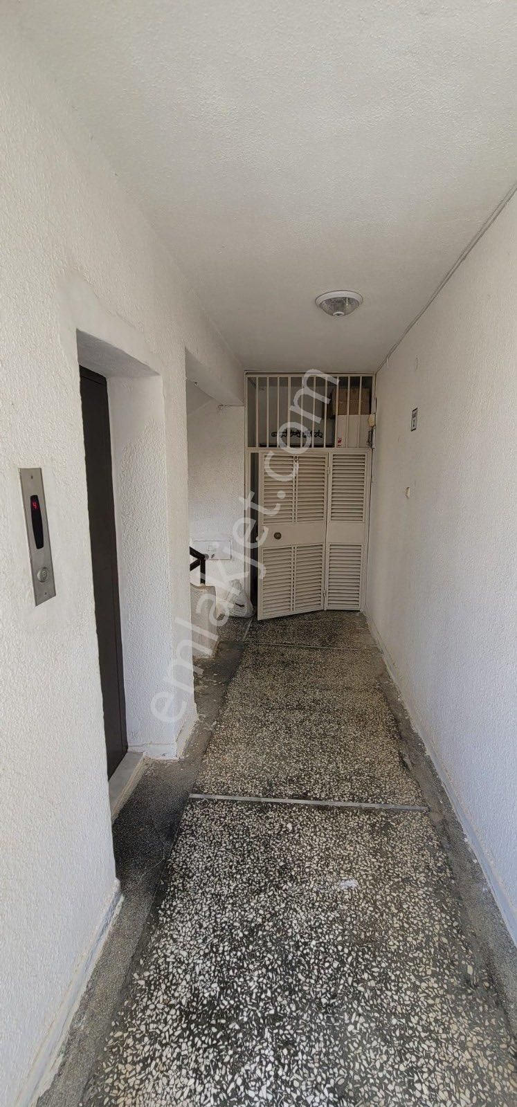 Mezitlide Site İçi Havuzlu Denize Sıfır 2+1 Geniş Oturum Daire - Görsel 22