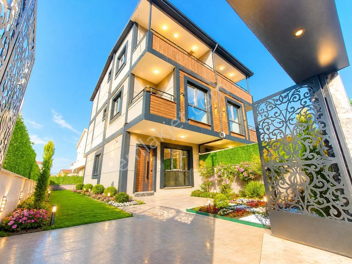Kartallar'dan Merkezi Konumda Saray Yavrusu 4+1 Villa