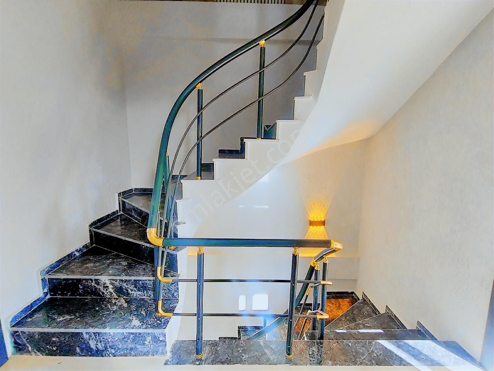 Kartallar'dan Merkezi Konumda Saray Yavrusu 4+1 Villa - Görsel 11