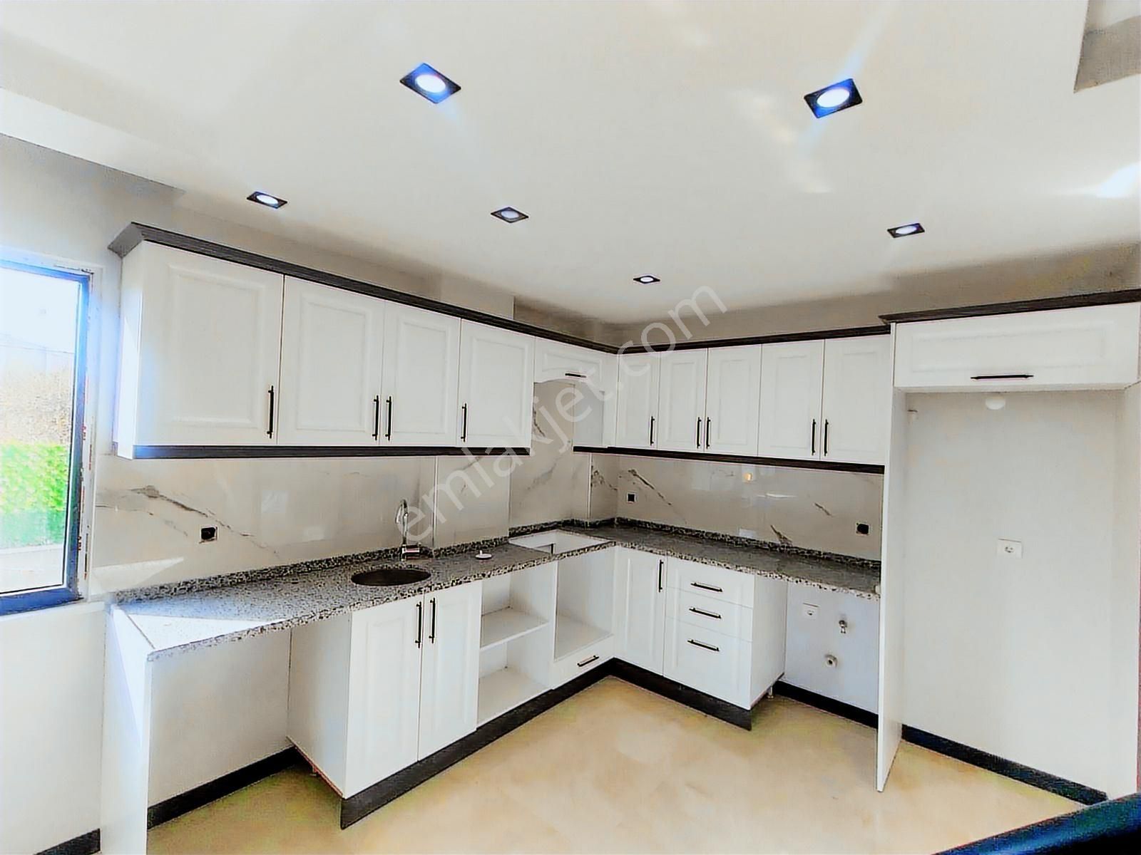 Kartallar'dan Merkezi Konumda Saray Yavrusu 4+1 Villa - Görsel 14