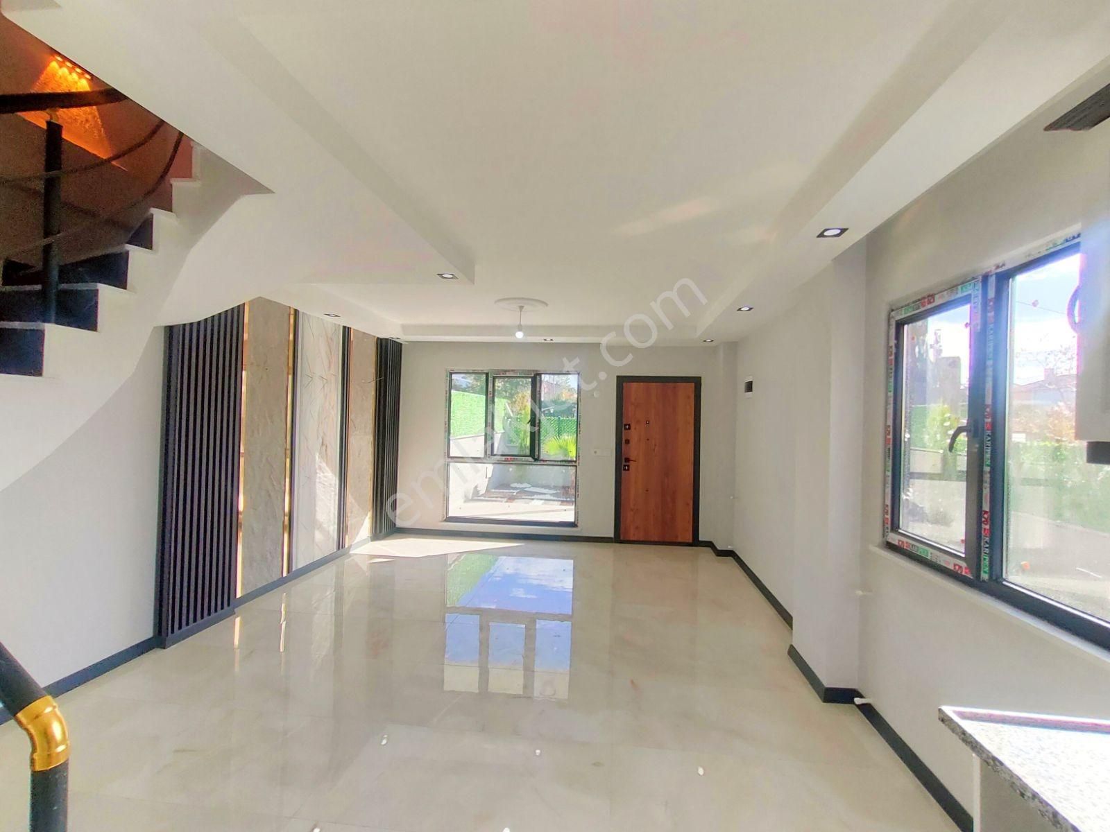 Kartallar'dan Merkezi Konumda Saray Yavrusu 4+1 Villa - Görsel 9