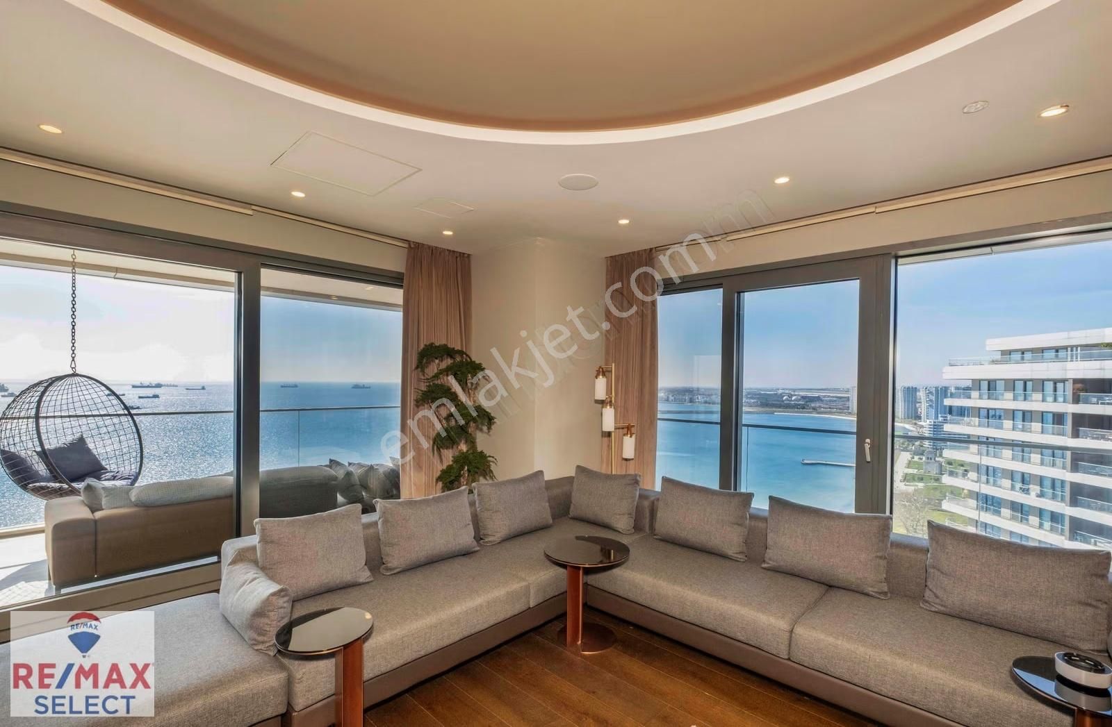 Yalı Ataköy'de Panoramik Deniz Manzaralı Satılık Dubleks Daire