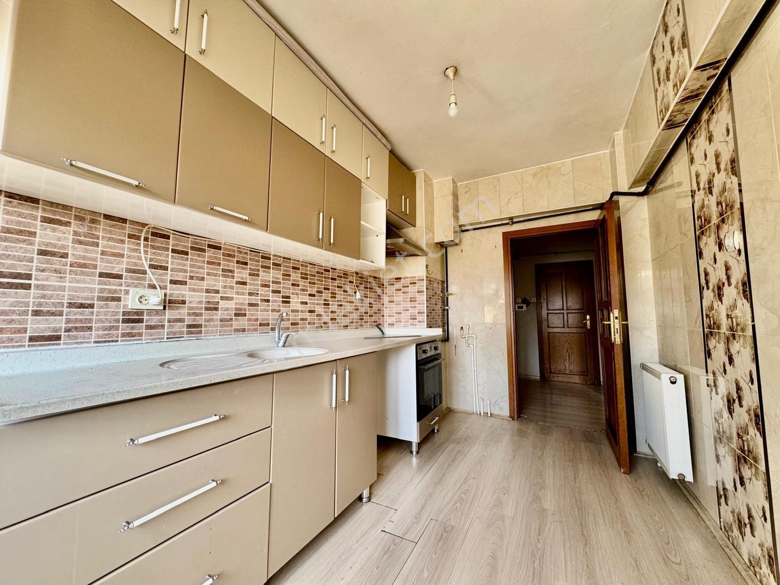 İmir Emlak'tan Bu Fiyat Kaçmaz Merkezde Katta G.cephe 3+1 Daire - Görsel 19