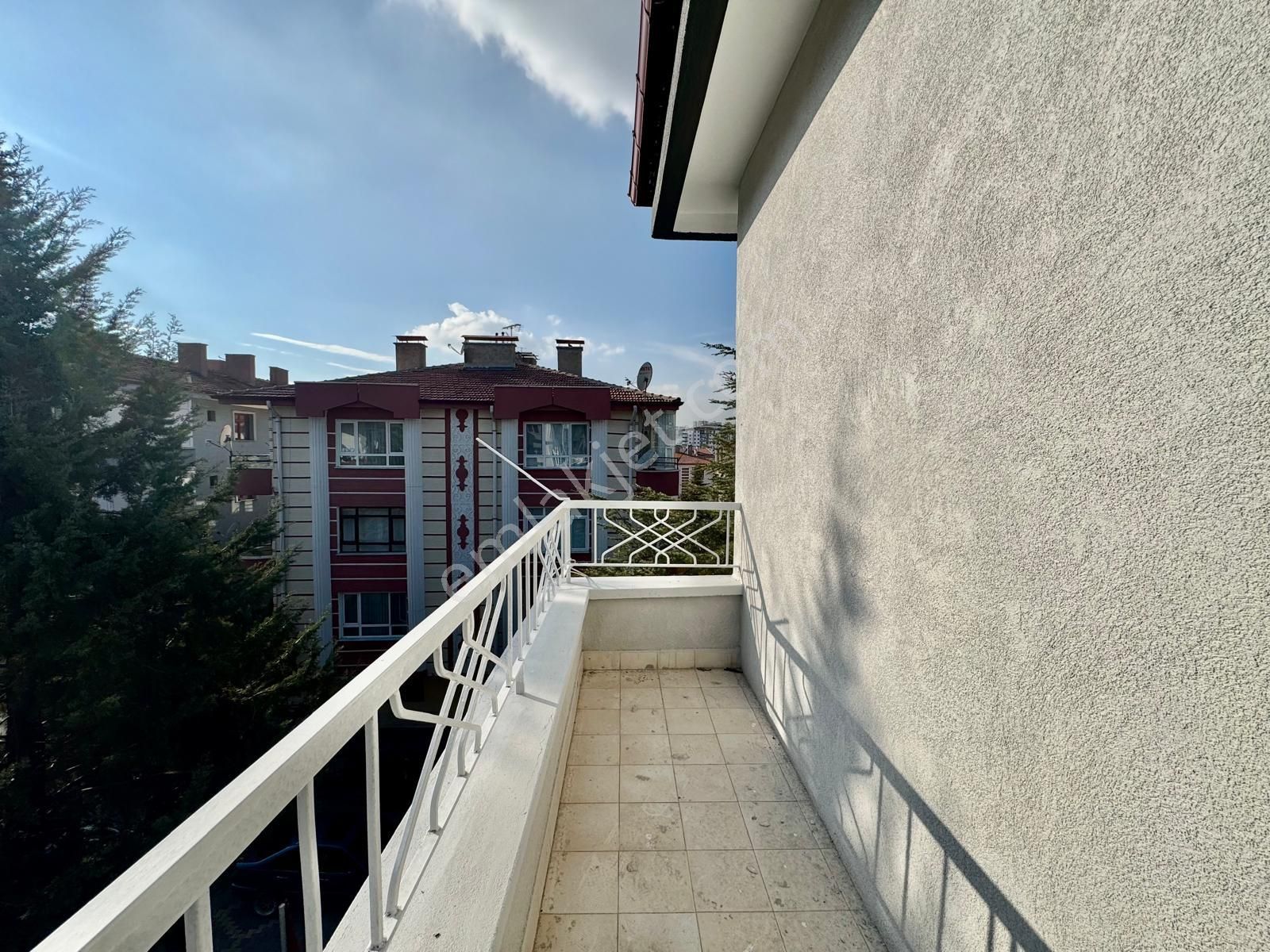 İmir Emlak'tan Bu Fiyat Kaçmaz Merkezde Katta G.cephe 3+1 Daire - Görsel 25