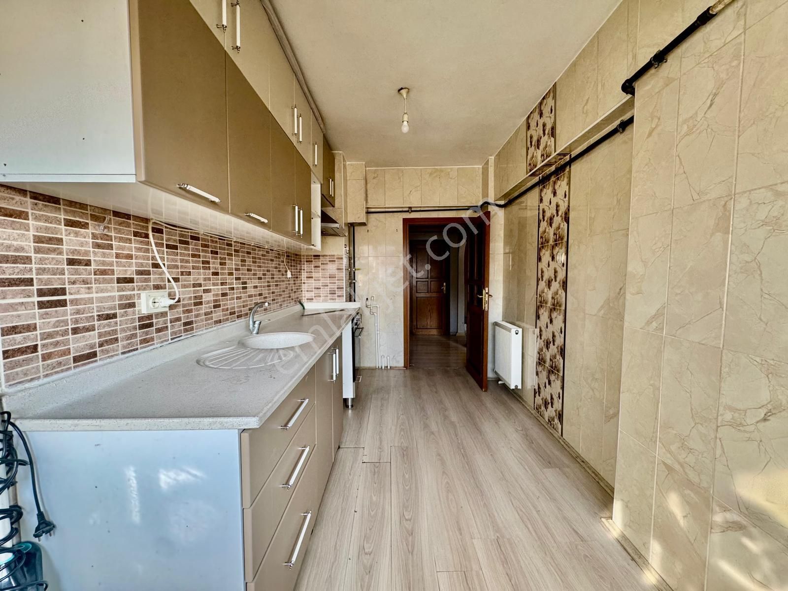 İmir Emlak'tan Bu Fiyat Kaçmaz Merkezde Katta G.cephe 3+1 Daire - Görsel 4