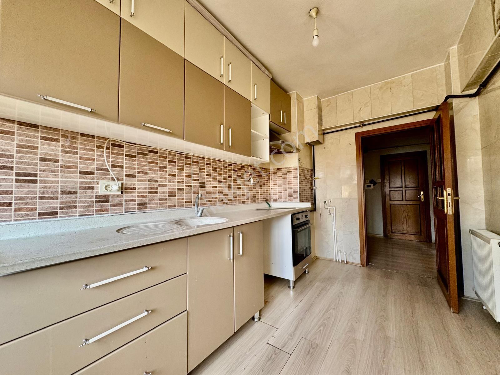 İmir Emlak'tan Bu Fiyat Kaçmaz Merkezde Katta G.cephe 3+1 Daire - Görsel 21