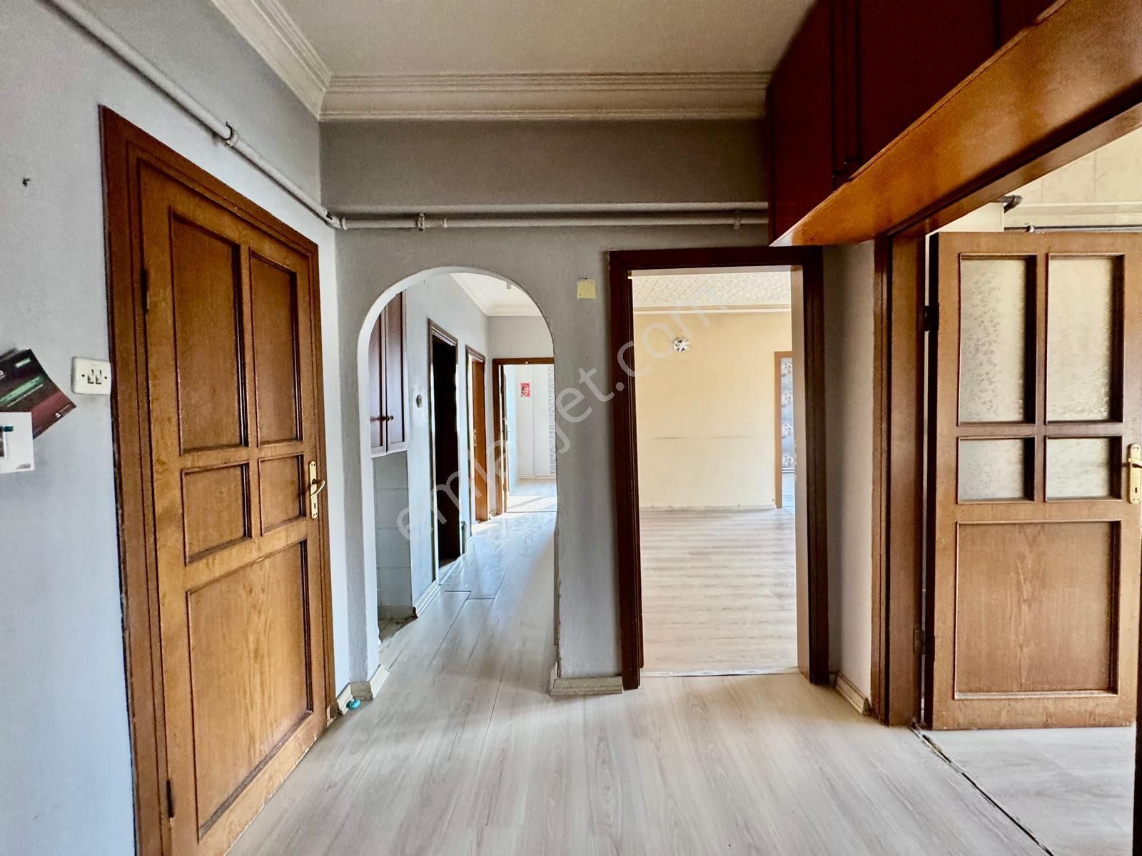 İmir Emlak'tan Bu Fiyat Kaçmaz Merkezde Katta G.cephe 3+1 Daire - Görsel 15