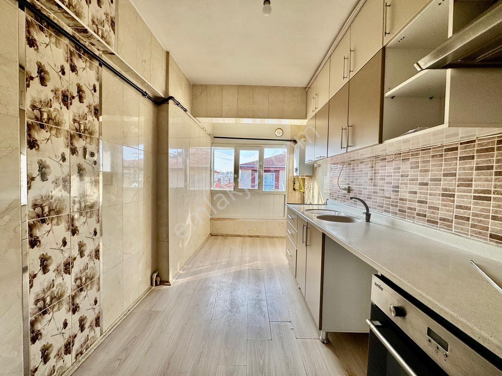 İmir Emlak'tan Bu Fiyat Kaçmaz Merkezde Katta G.cephe 3+1 Daire - Görsel 5