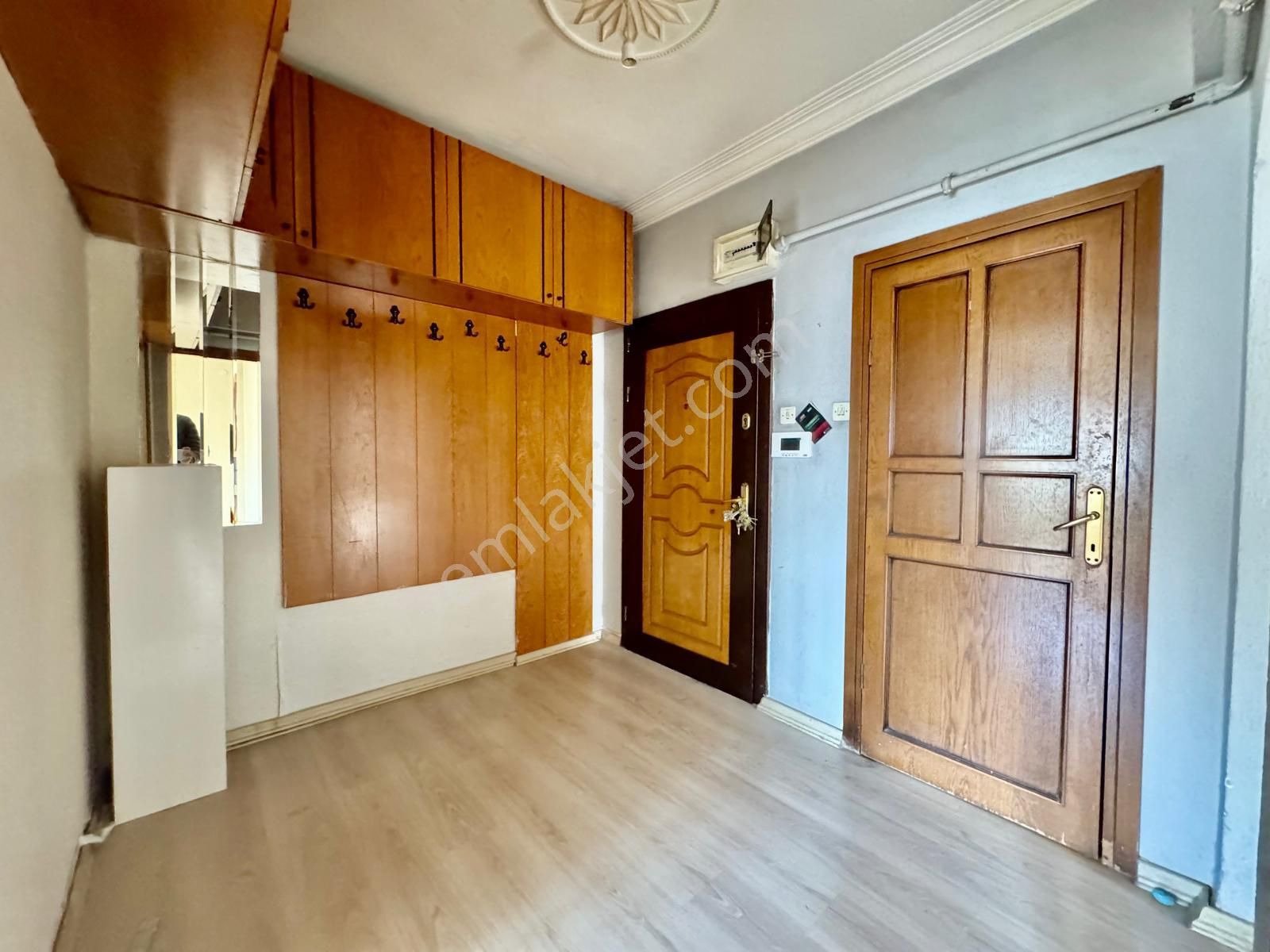 İmir Emlak'tan Bu Fiyat Kaçmaz Merkezde Katta G.cephe 3+1 Daire - Görsel 12