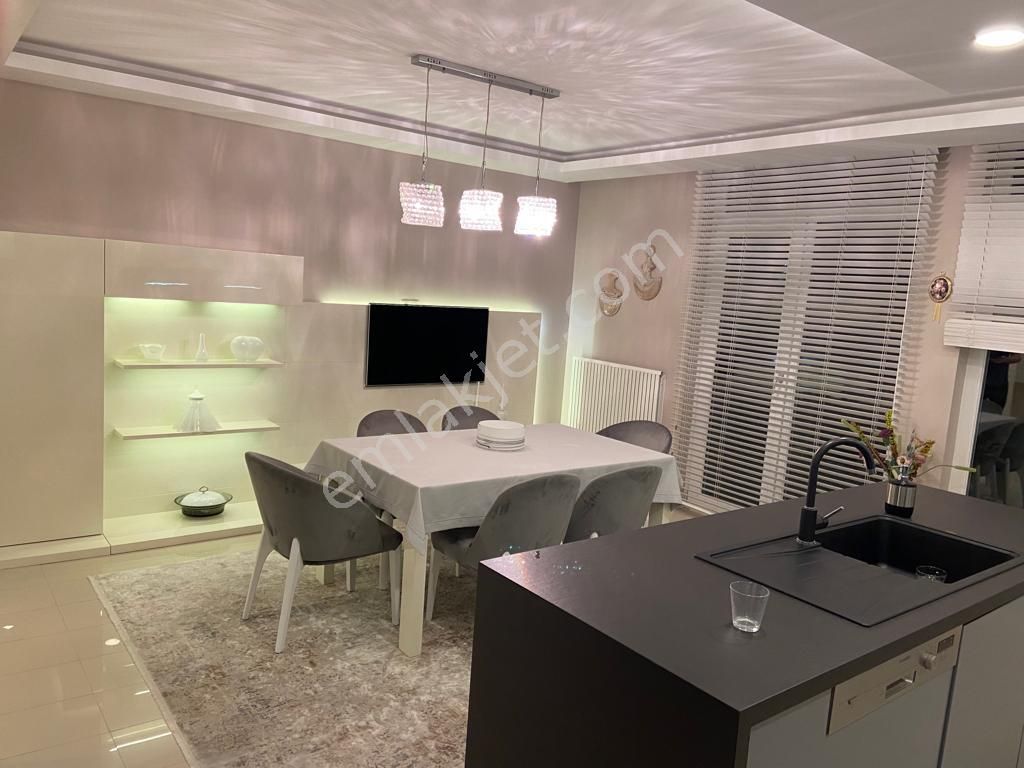 Güzelbiryer Sitesinde Kiralık 3+1 Bahçe Dubleksi - Görsel 16