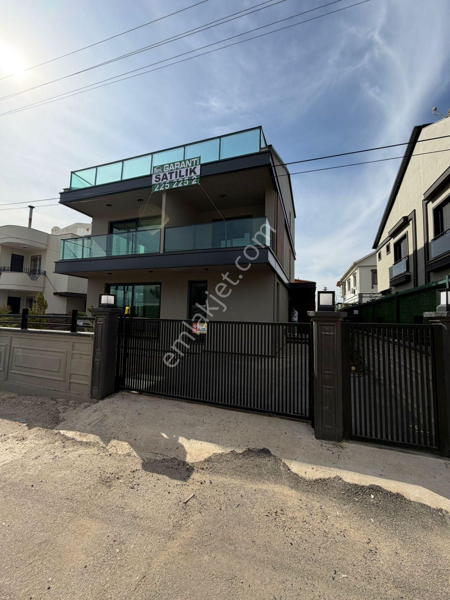 Sarıçam Çınarlı'da Deprem Projeli Radye Temelli İskanlı Akıllı Ev Teknoloji Sistemli Triplex Villa - Görsel 10