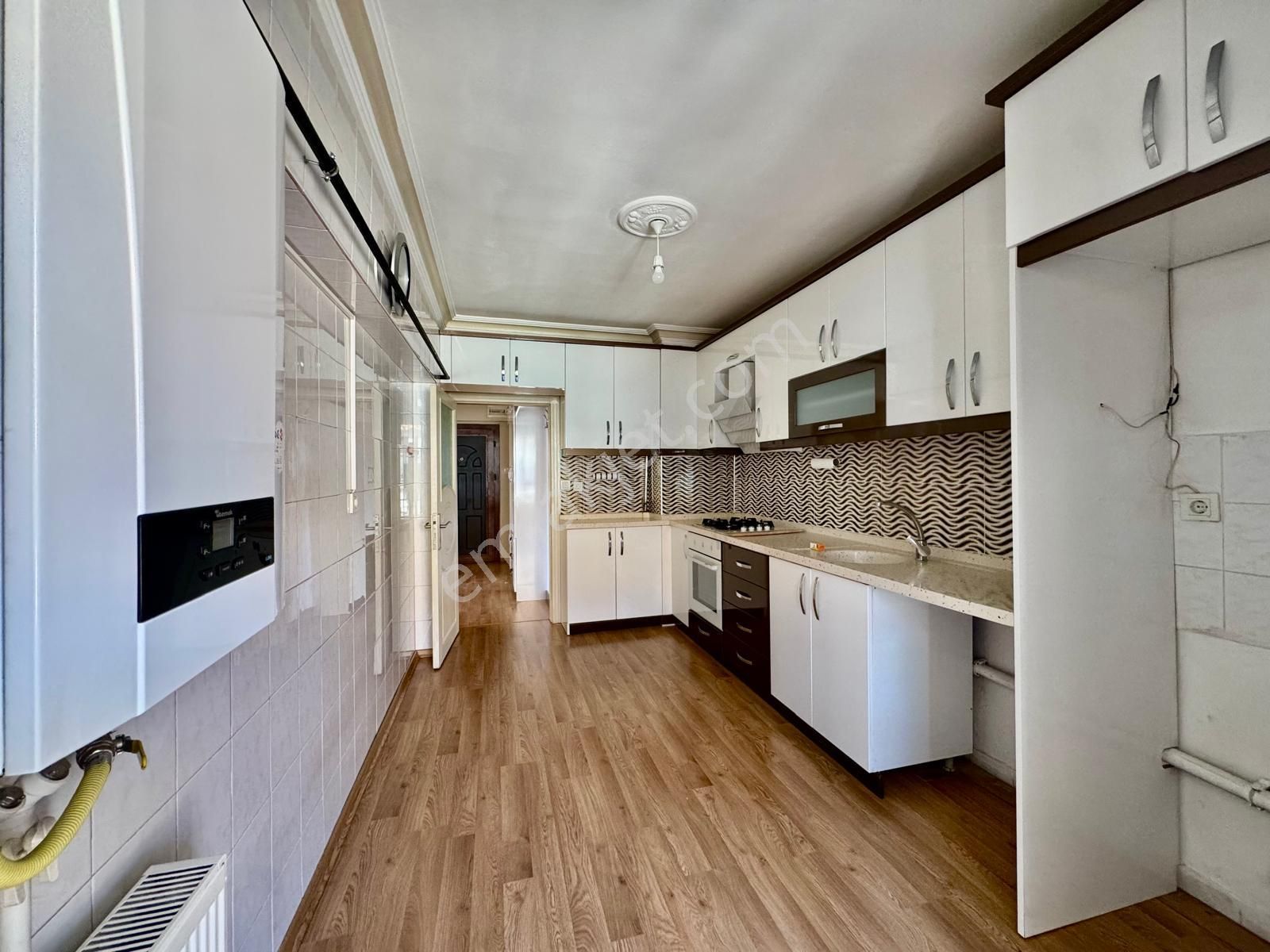 İmir Emlak'tan Hicret Cami Yakını Katta Güney 3+1 Yapılı Daire - Görsel 6