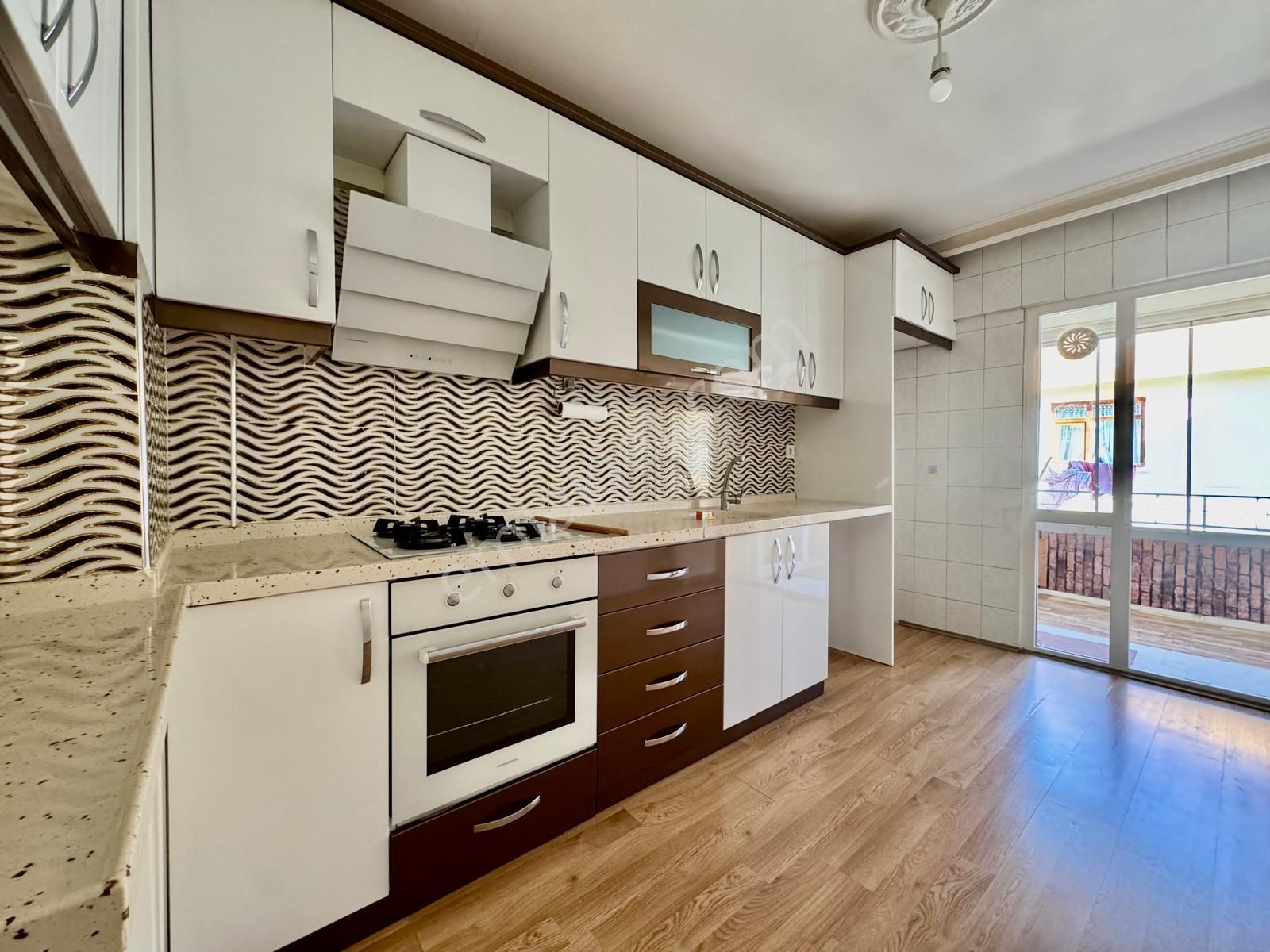 İmir Emlak'tan Hicret Cami Yakını Katta Güney 3+1 Yapılı Daire - Görsel 5