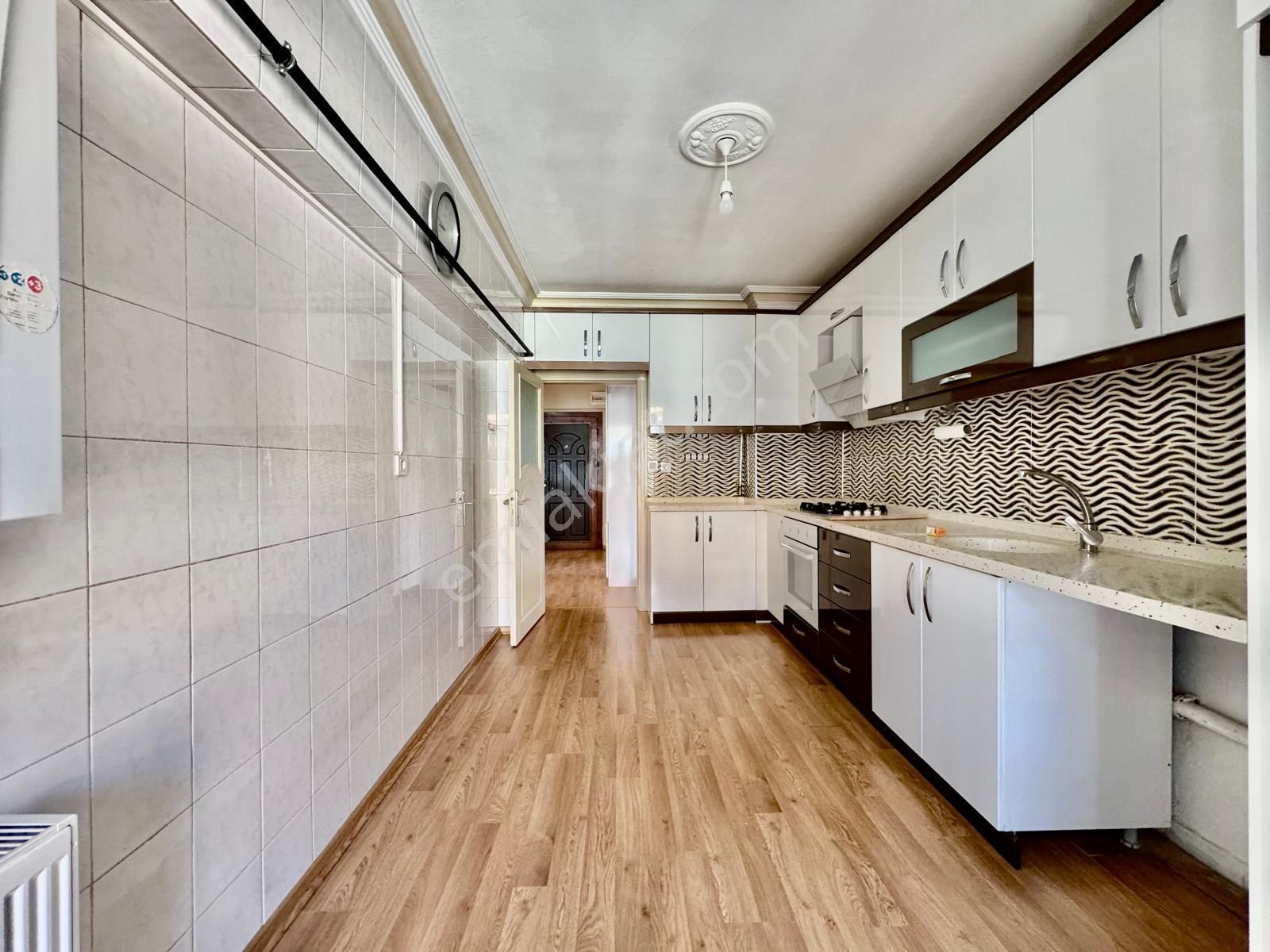 İmir Emlak'tan Hicret Cami Yakını Katta Güney 3+1 Yapılı Daire - Görsel 4