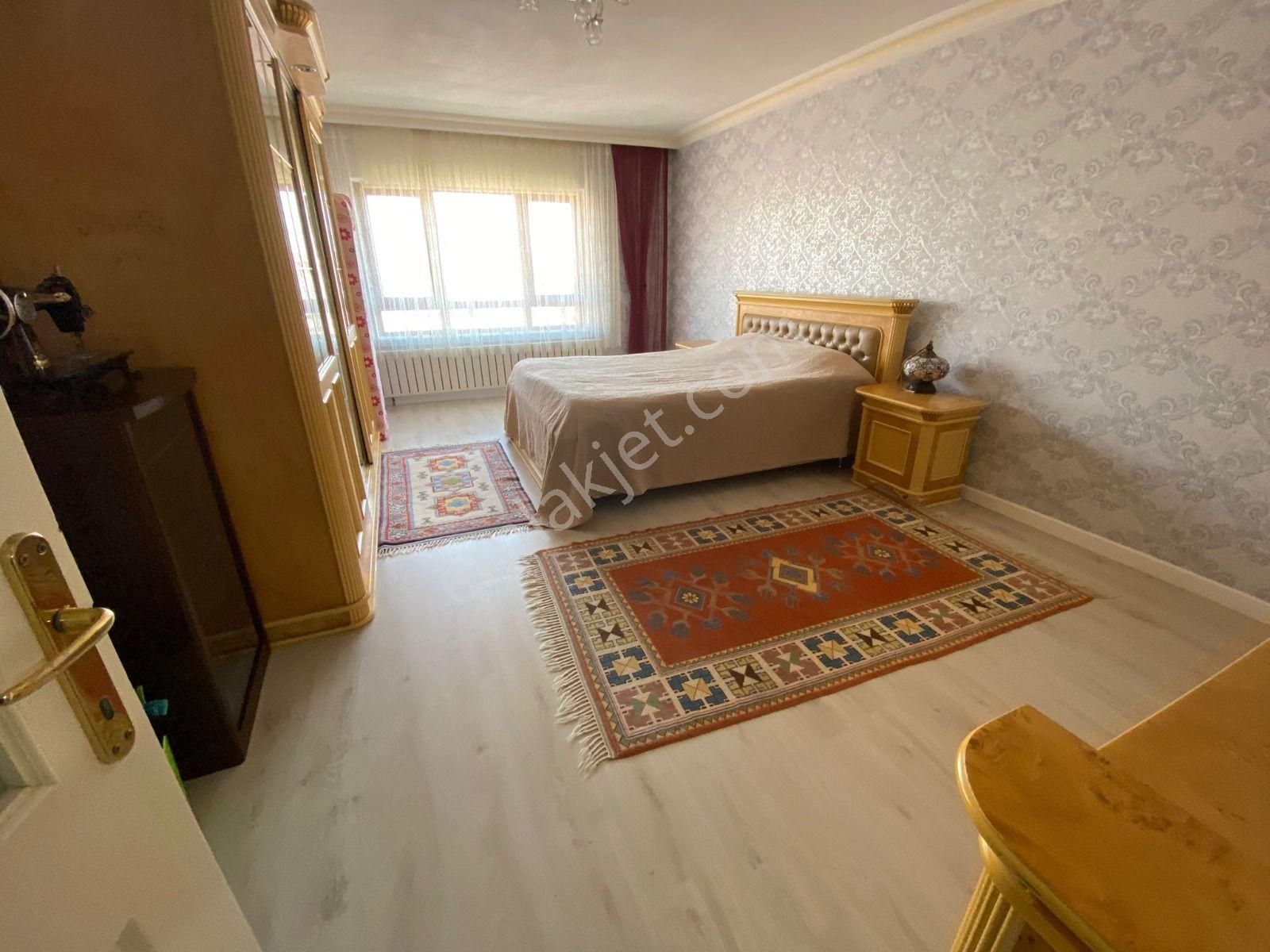 Bağlarbaşı Mah Ana Cadde Yakını 4+2 Teras Balkonlu Daire! - Görsel 13